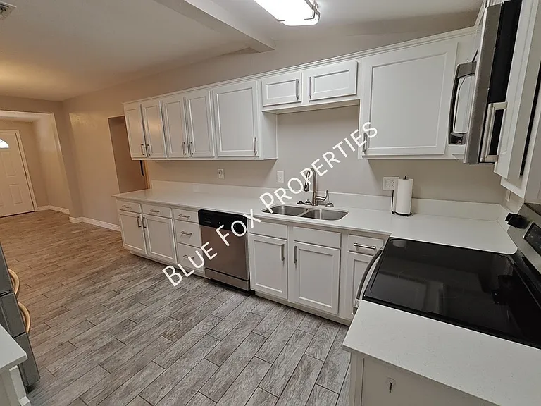619 S Highland Ave — Photo 4