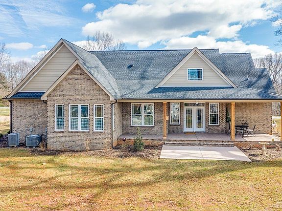 4th image of 207 Mountain Laurel Dr