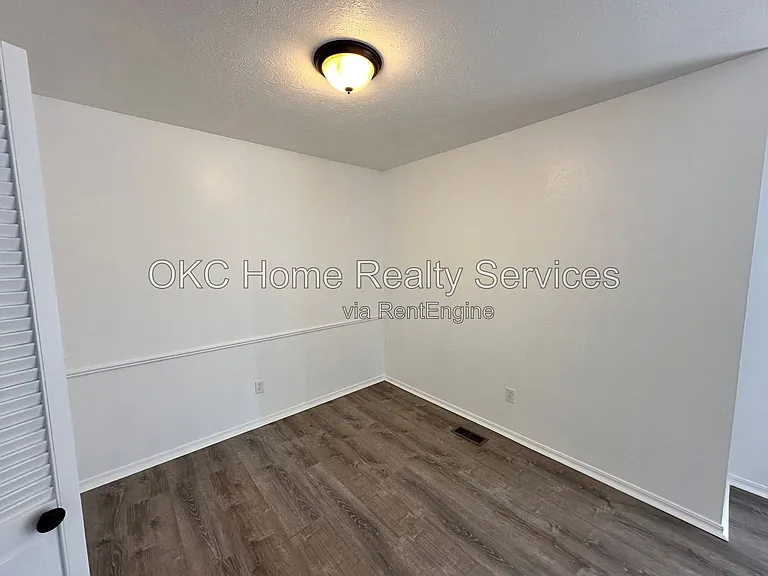 1428 SW 72nd St — Photo 3