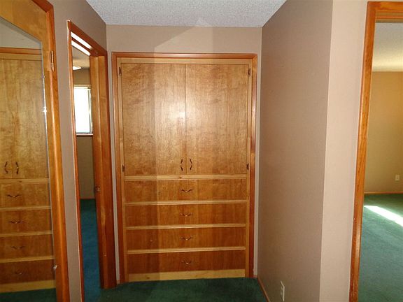 5th image of 413 E B St
