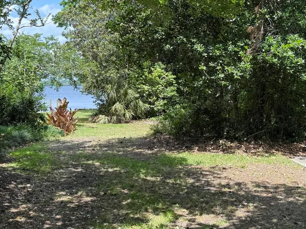 1704 River Drive, New Bern, NC 28560