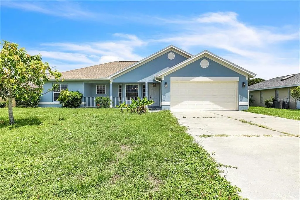 3 bed, 2.0 bath, 1569 sqft, $2,200 — Photo 1