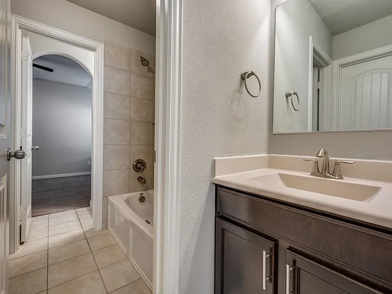 2417 Austin Ln — Photo 17