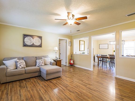 3rd image of 3566 Meadowdale Dr