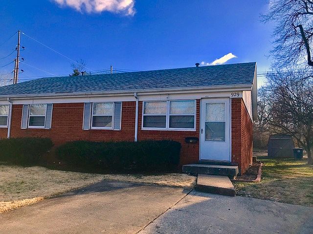 1st image of 929 N Fairlawn Cir E