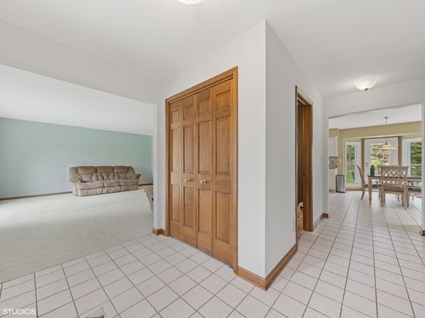 500 Easy St, Darien, IL 60561