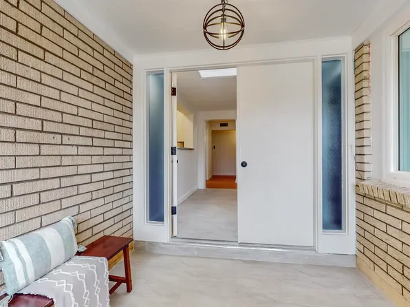 420 Palomas Dr NE, Albuquerque, NM 87108
