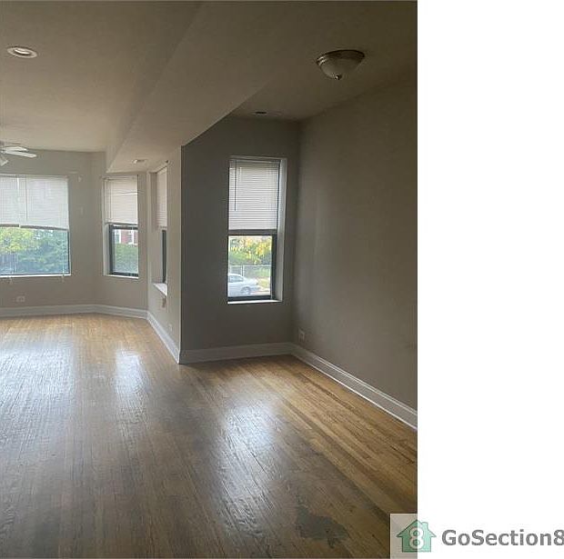 1st image of 6915 S Paxton Ave