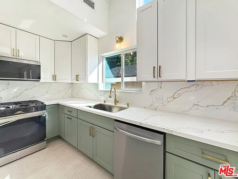 5930 Willoughby Ave — Photo 9
