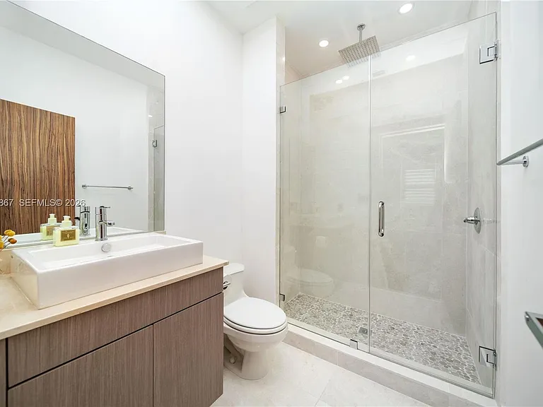 3705 NE 214th St #13 — Photo 50