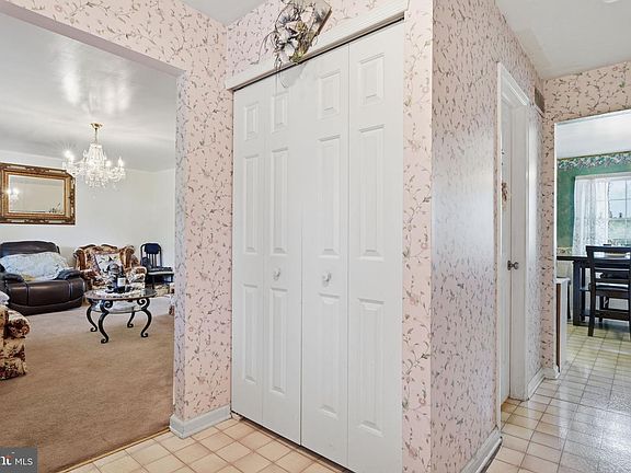 3rd image of 1017 Elbow Ln