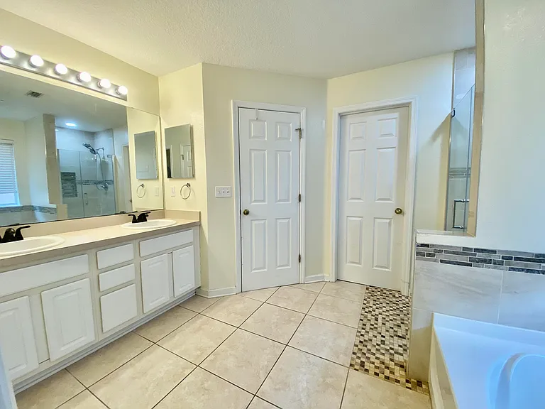 5820 Parkstone Crossing Dr — Photo 34