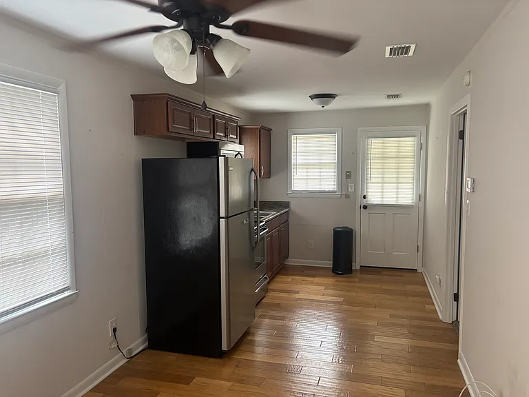 1117 Myers Park Dr #1 — Photo 3