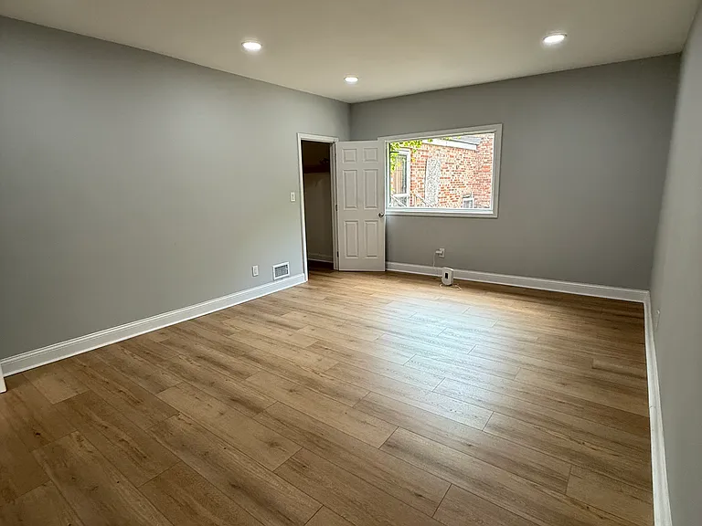 1496 Montclair St — Photo 7
