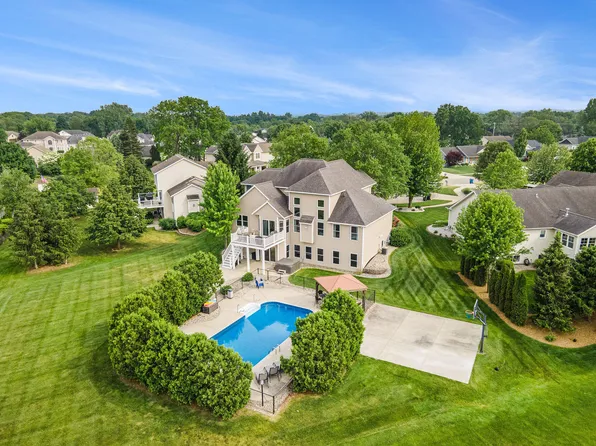 911 Fairwood Ct, Jenison, MI 49428