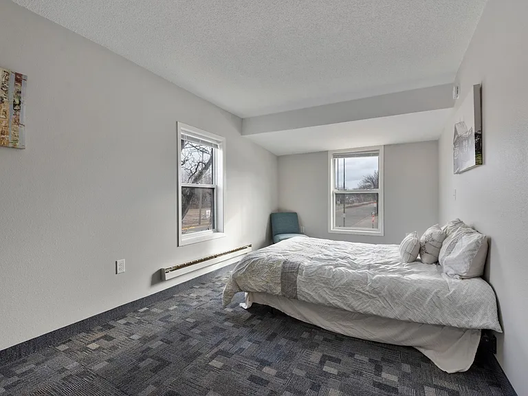 154 E Broadway St — Photo 9