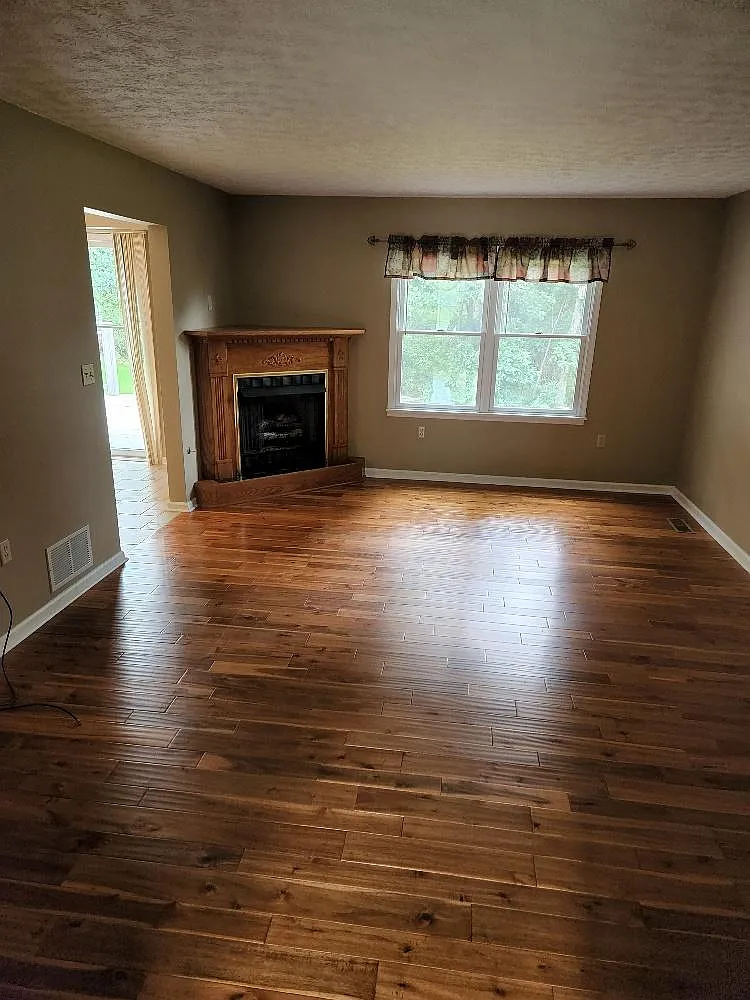 3 bed, 3.5 bath, 2612 sqft, $2,400 — Photo 2