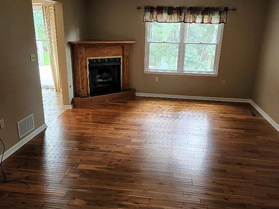 2nd image of 2620 Oak Grv