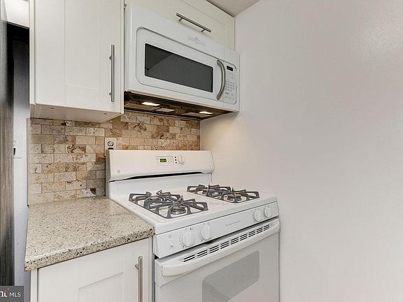 3rd image of 1300 Army Navy Dr APT 812