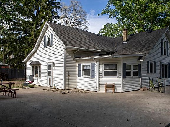 4th image of 125 Keyes St