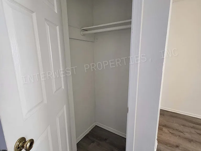 4700 Falls View Ave #4 — Photo 10
