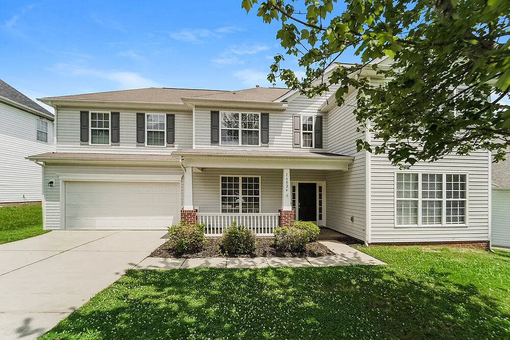 6 bed, 2.5 bath, 3285 sqft, $2,930 — Photo 1