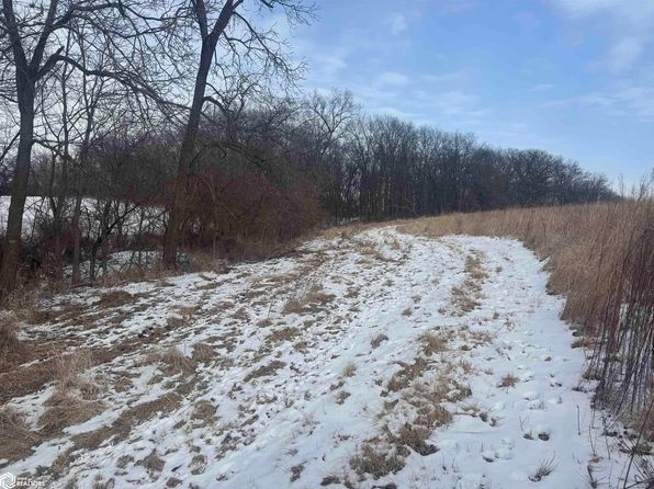 Pine Ave, Fairfield, IA 52556