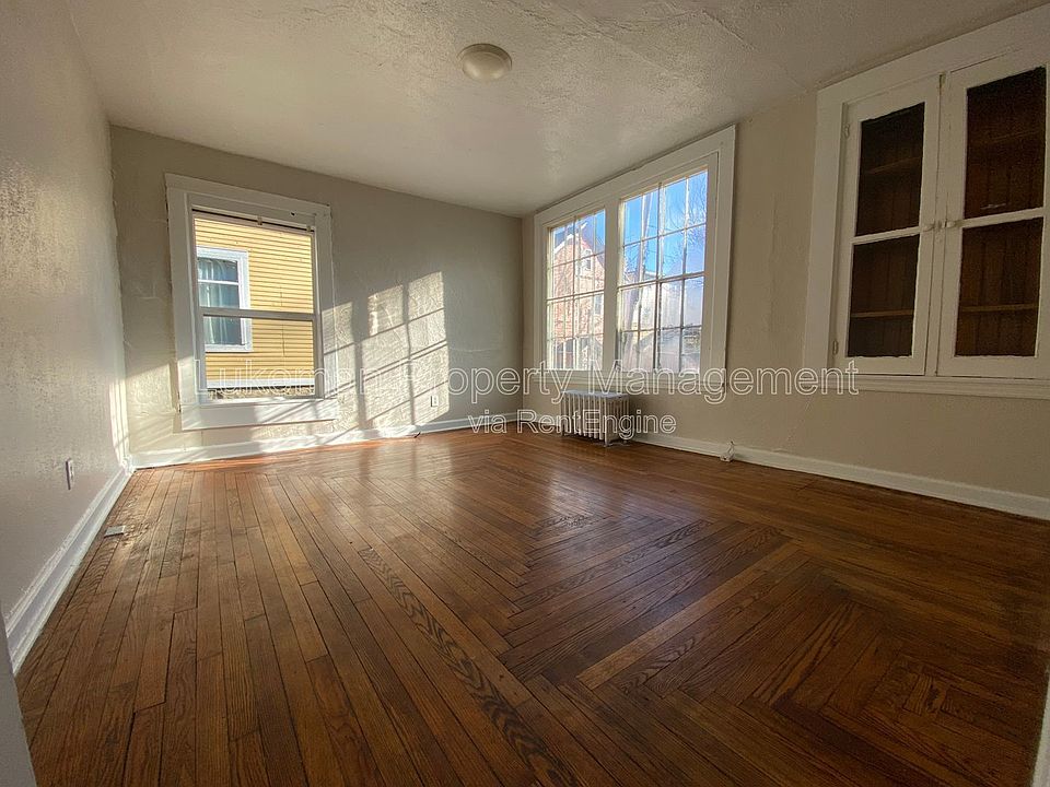 1st image of 417 Oak St #1