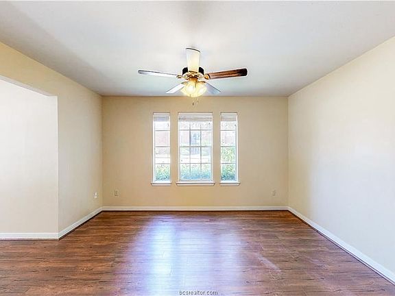 4th image of 701C Balcones Dr #35