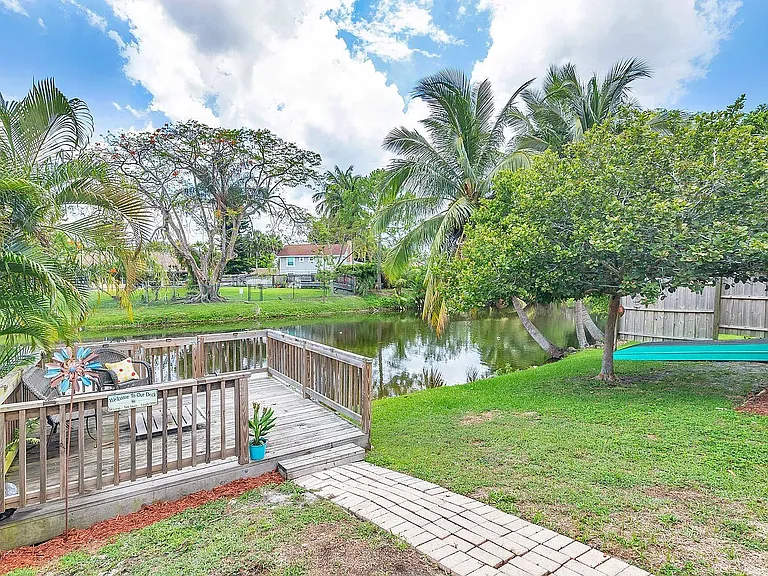 1304 Waterway Cove Dr — Photo 20