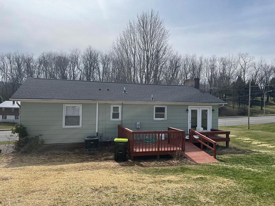 2nd image of 1109 Memorial Dr