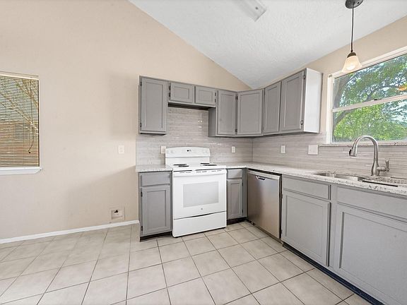5th image of 710 Old Colony Dr