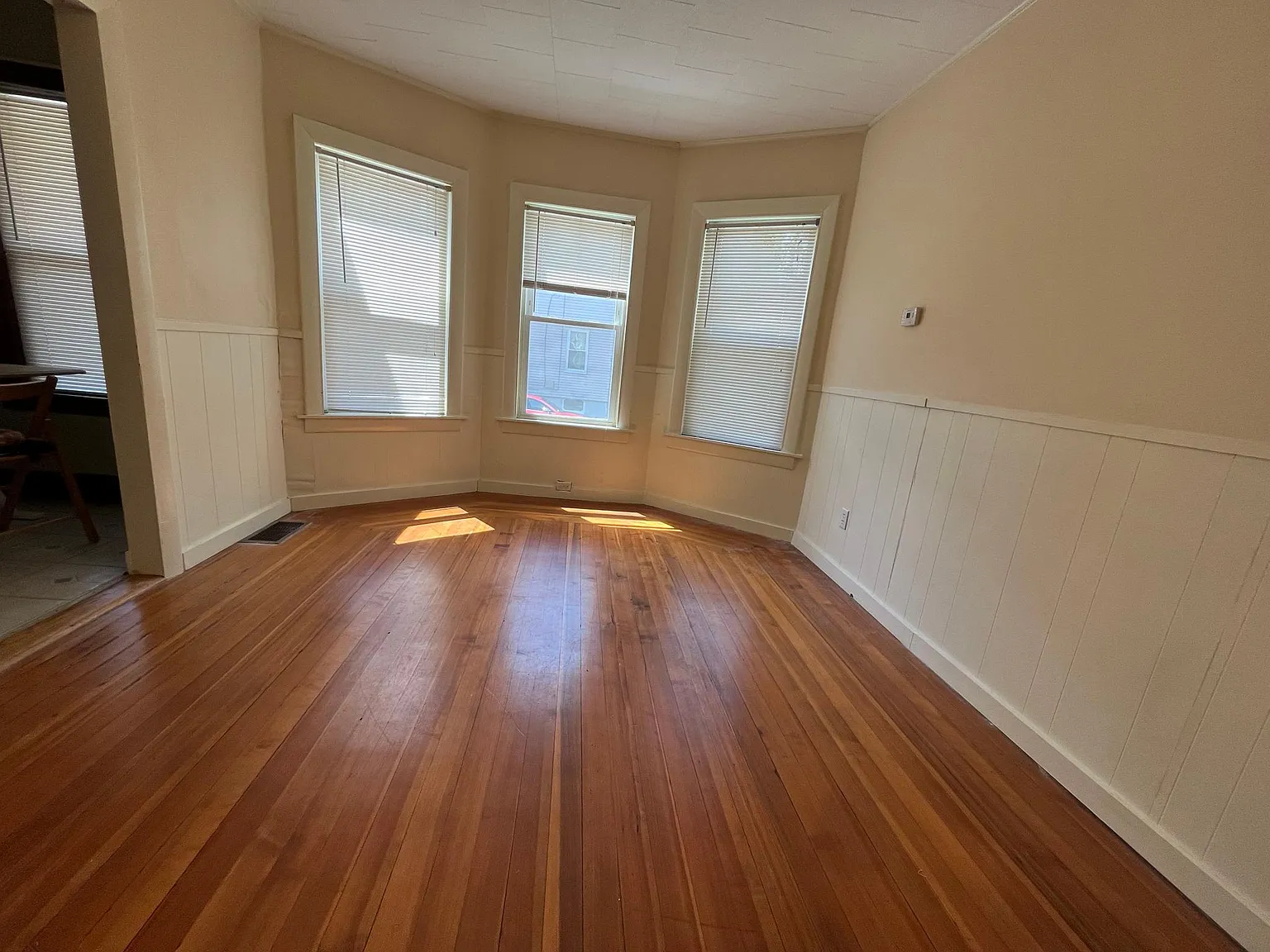3 bed, 1000 sqft, $2,800 — Photo 2