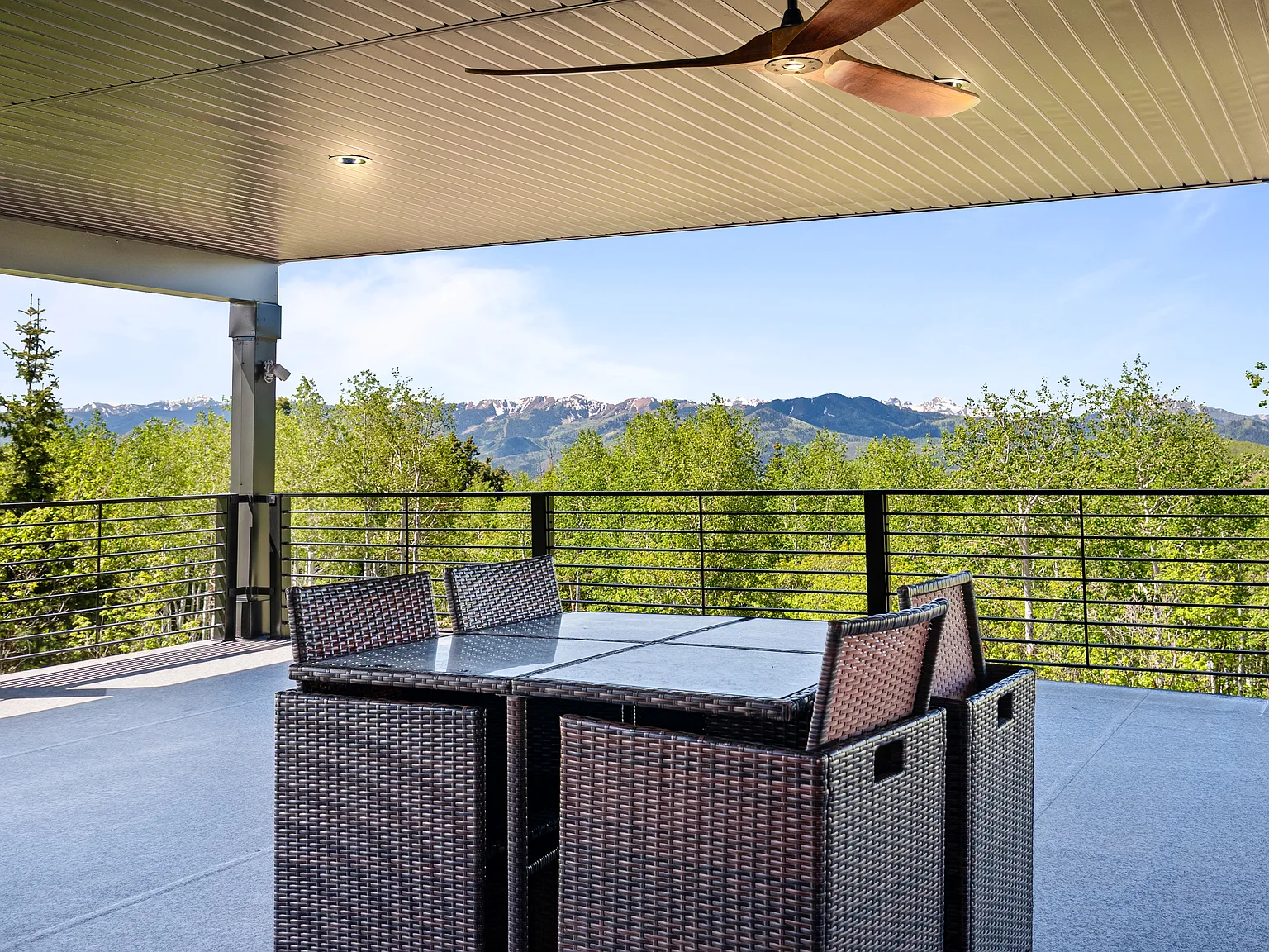 5 bed, 4.5 bath, 4972 sqft, $10,900 — Photo 4