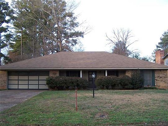 1st image of 304 Hacienda Cir