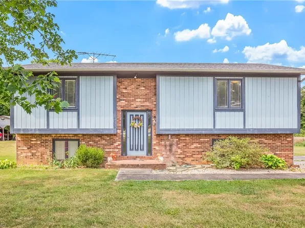4732 E Old Us Highway 421, Yadkinville, NC 27055