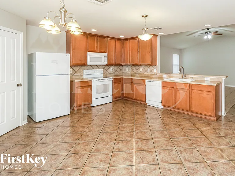 1010 Magnolia Bnd — Photo 6