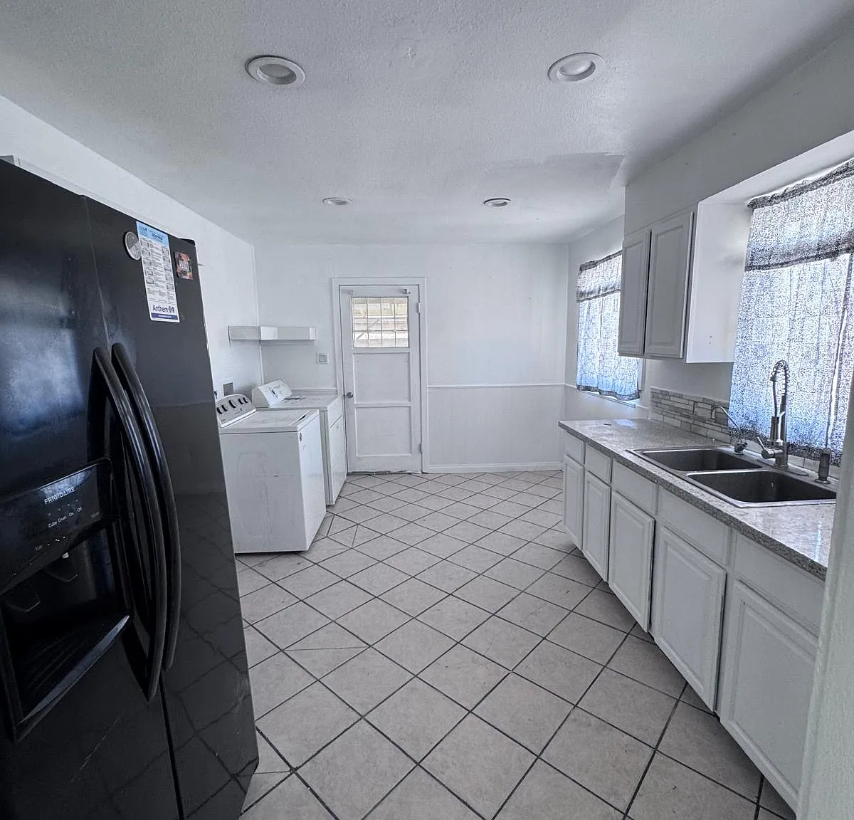 4 bed, 1600 sqft, $2,200 — Photo 2