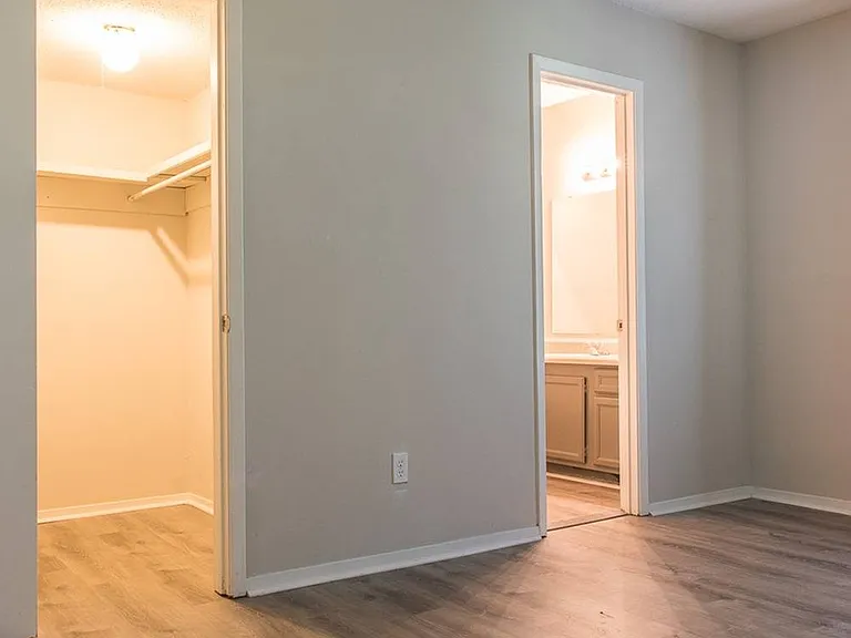 Twin Oaks Apartments — Photo 44