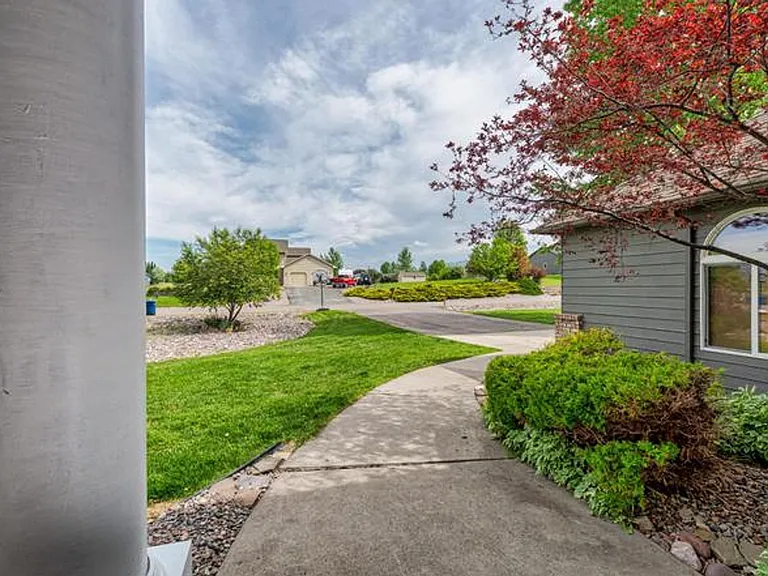 1480 Cresthaven Dr — Photo 2