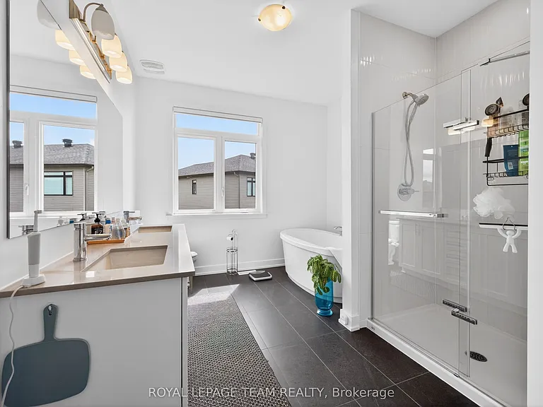 160 Highgarden Ter — Photo 34