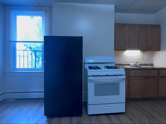 3rd image of 321 Stratford Ave APT 3