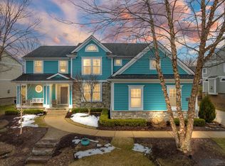 5727 Strawberry Cir, Commerce Township, MI