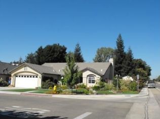 1475 S Blossom Dr, Reedley, CA 93654