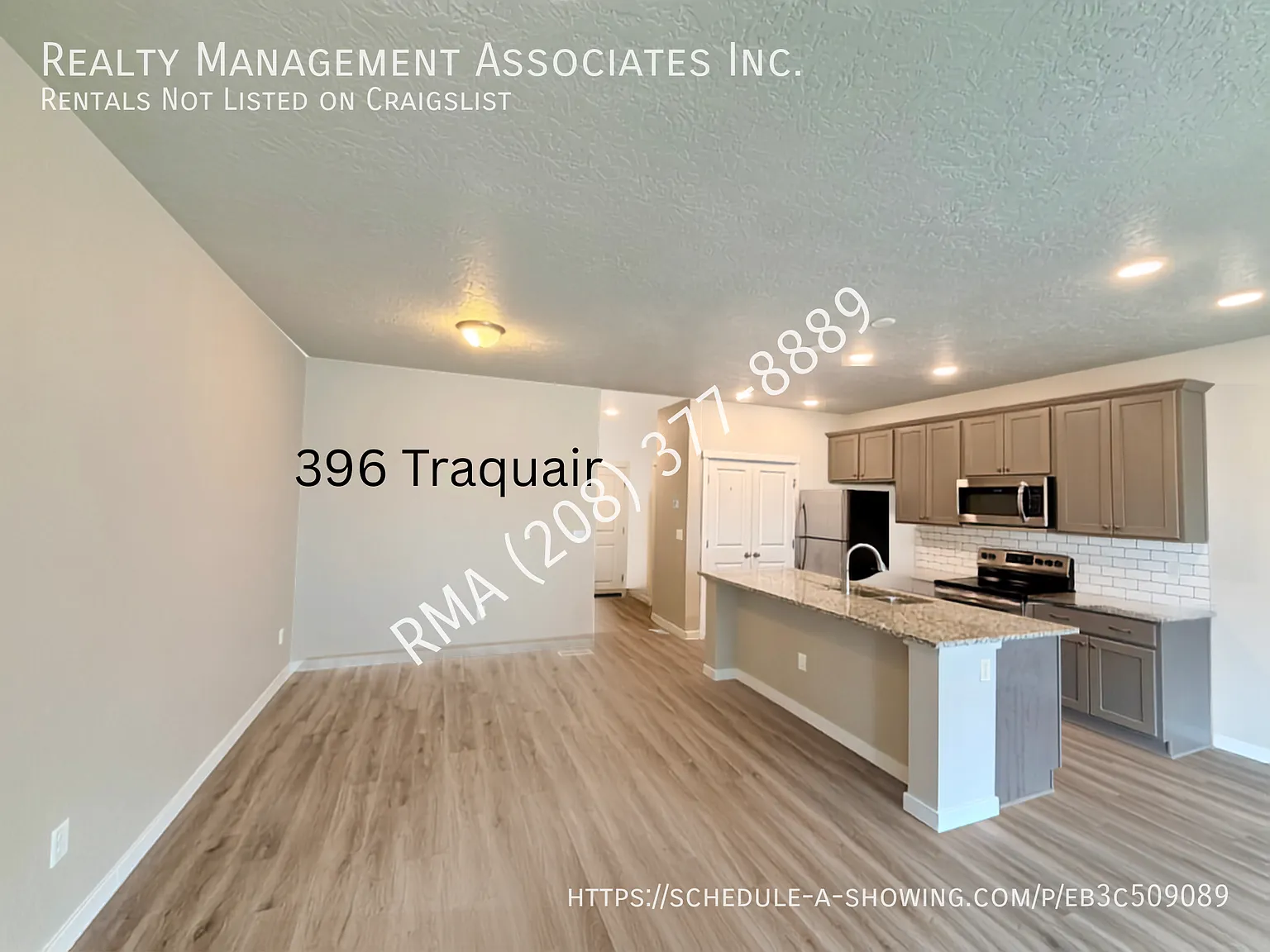 Beautiful Updated Townhome in Desirable location — Photo 2