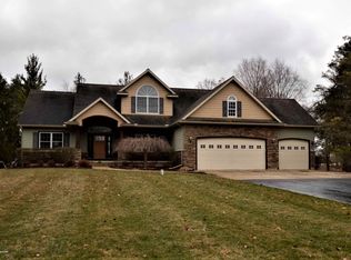 35 Wind N Wood Dr, Okemos, MI