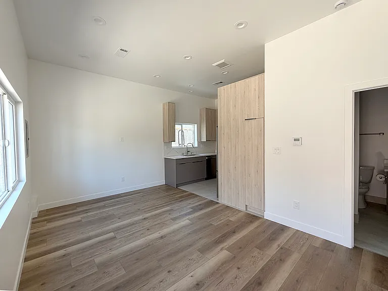 7219 1/2 Summitrose St — Photo 5
