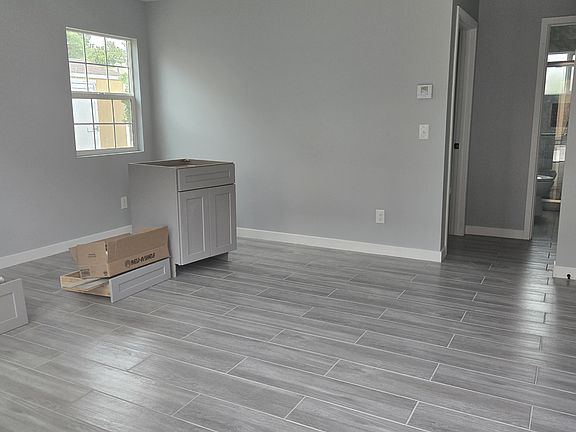 5th image of 324 N Poplar Ave