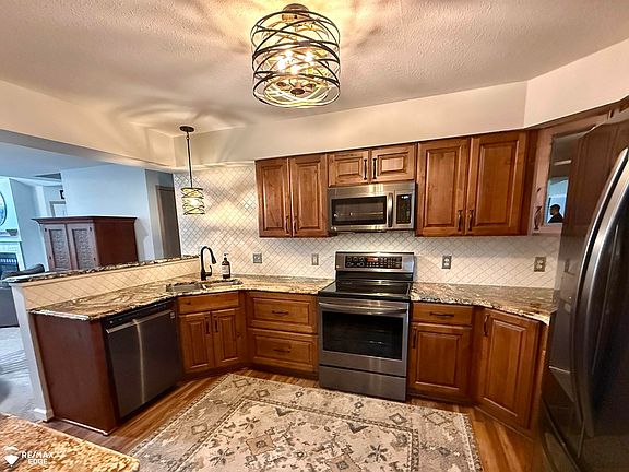 4th image of 662 Perry Creek Dr