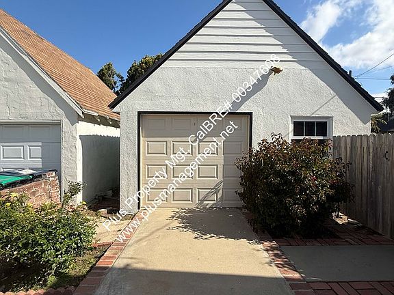 3rd image of 411 E Camino Colegio